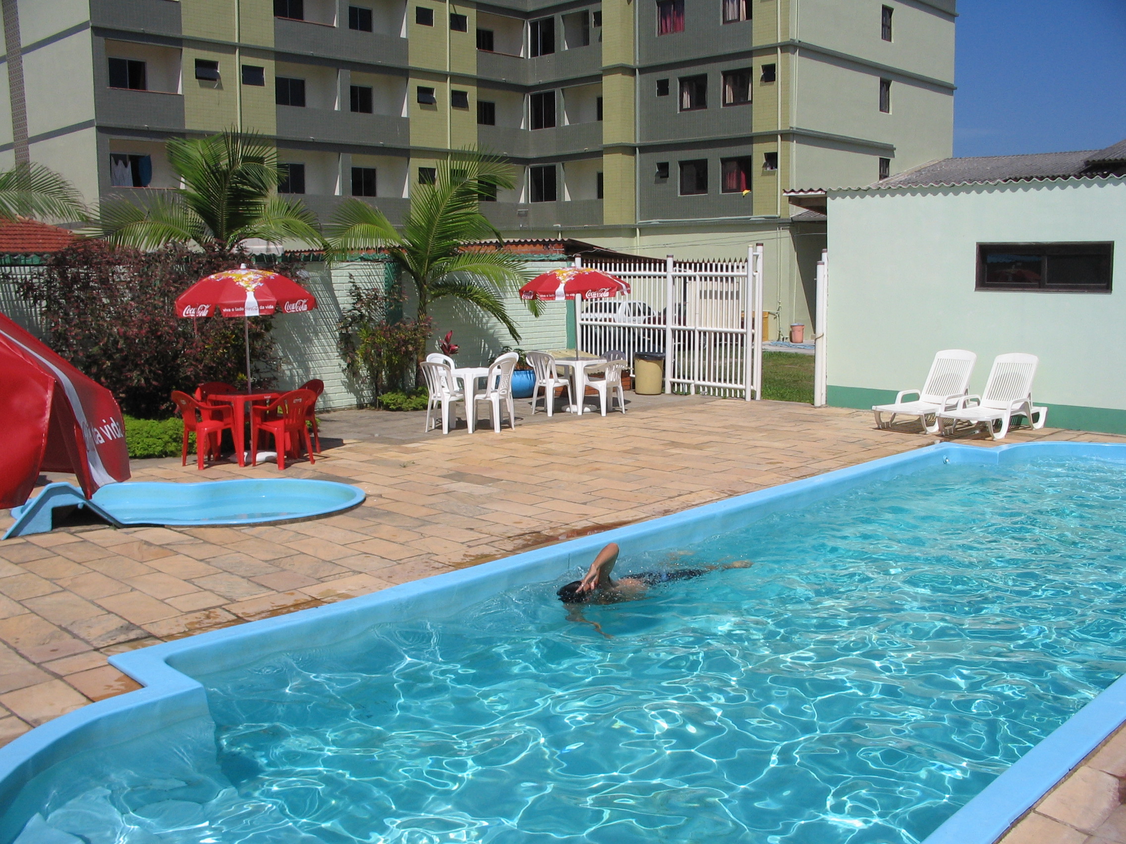 Foto piscina hotel 2